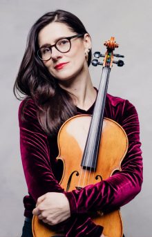Anna Szulc wurde in Płock (Polen) geboren und begann im Alter von sieben Jahren mit dem Violinspiel.